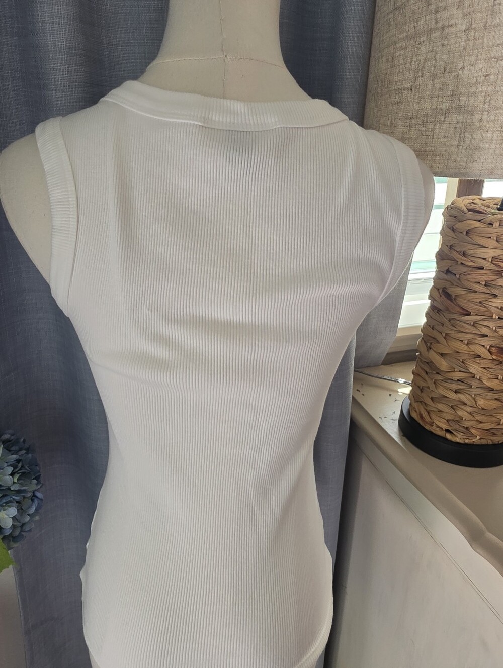 Universal Thread Tank - Picture 3 of 5